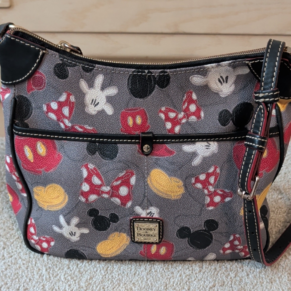 ❤️🏰 Dooney & Bourke 🏰❤️ Disney Mickey & Minnie Leather Crossbody Bag